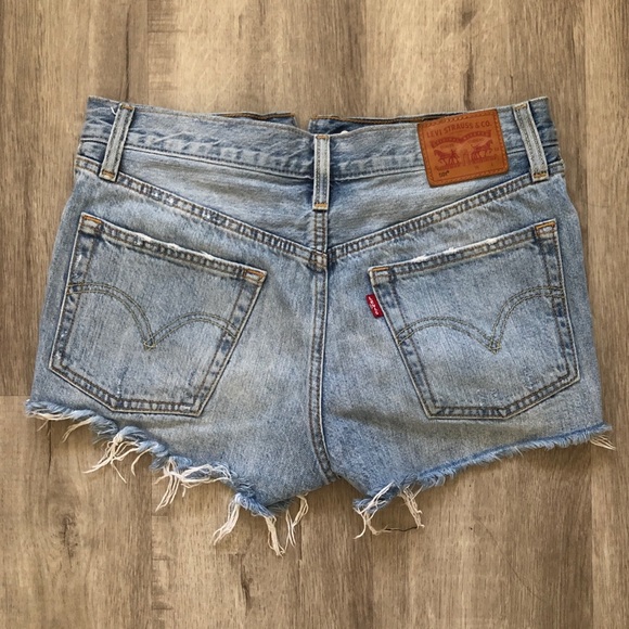 Levi’s 501 Shorts - Picture 2 of 2